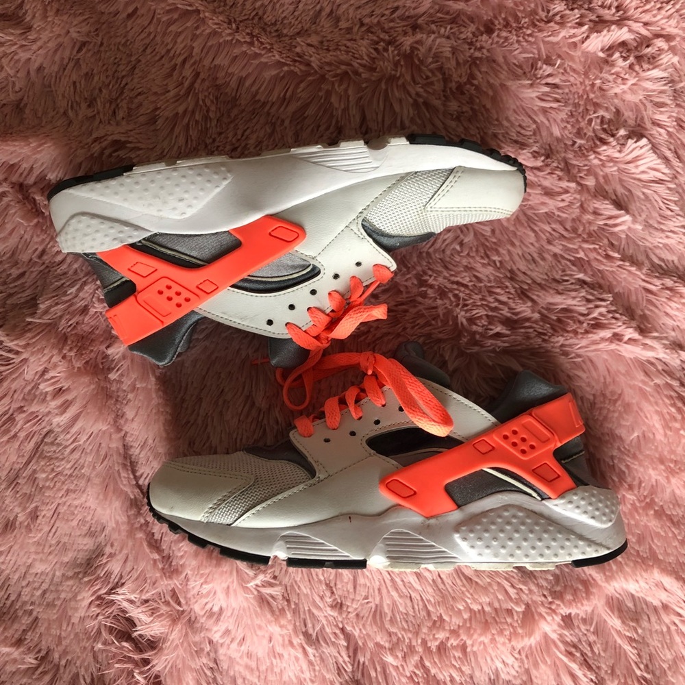 Pink and gray huraches